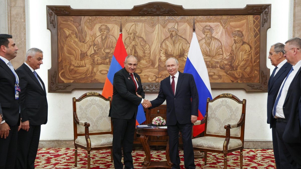 Путин и Пашинян разошлись в оценке закона о курсе Армении в ЕС