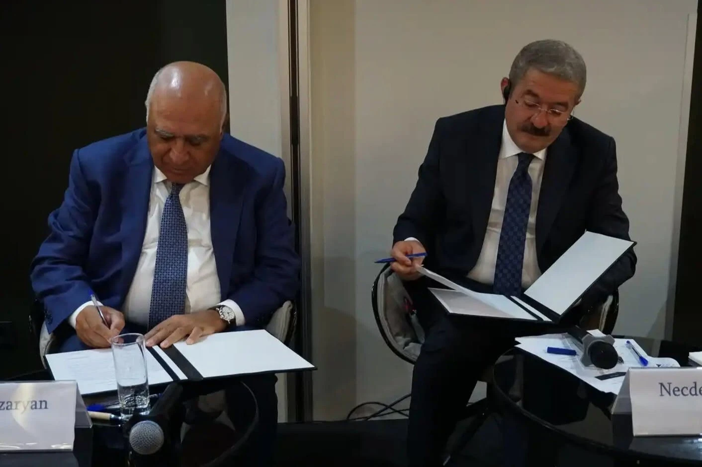 Ermeni ve Türk iş dünyası kapalı sınırdaki kapıları konuşuyor